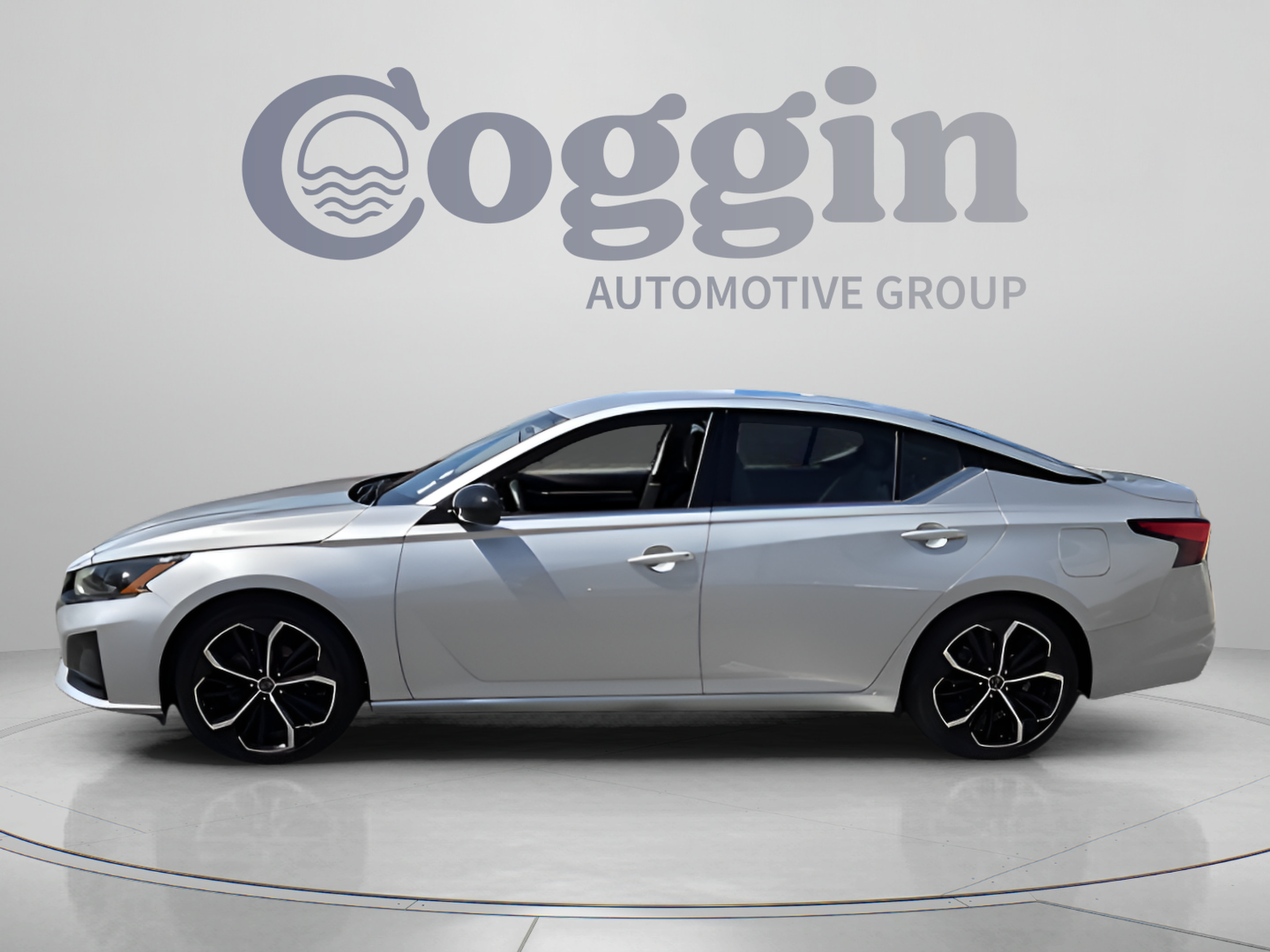 Used 2024 Nissan Altima 2.5 SR FWD image 2