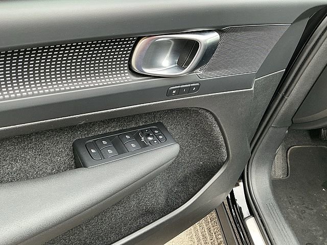 Certified 2025 Volvo XC40 B5 Plus image 17