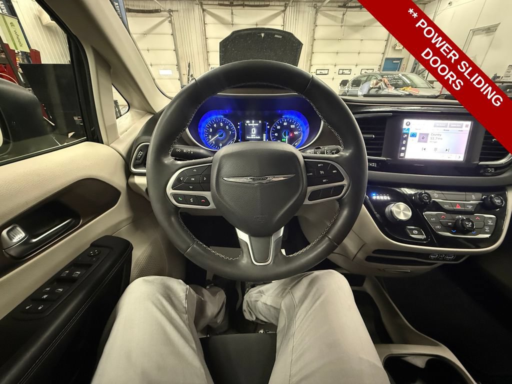 Used 2022 Chrysler Voyager LX FWD image 15