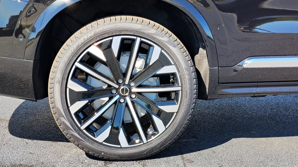 New 2026 Volvo XC90 B6 Plus w/ Protection Package Premier AWD/4WD image 32