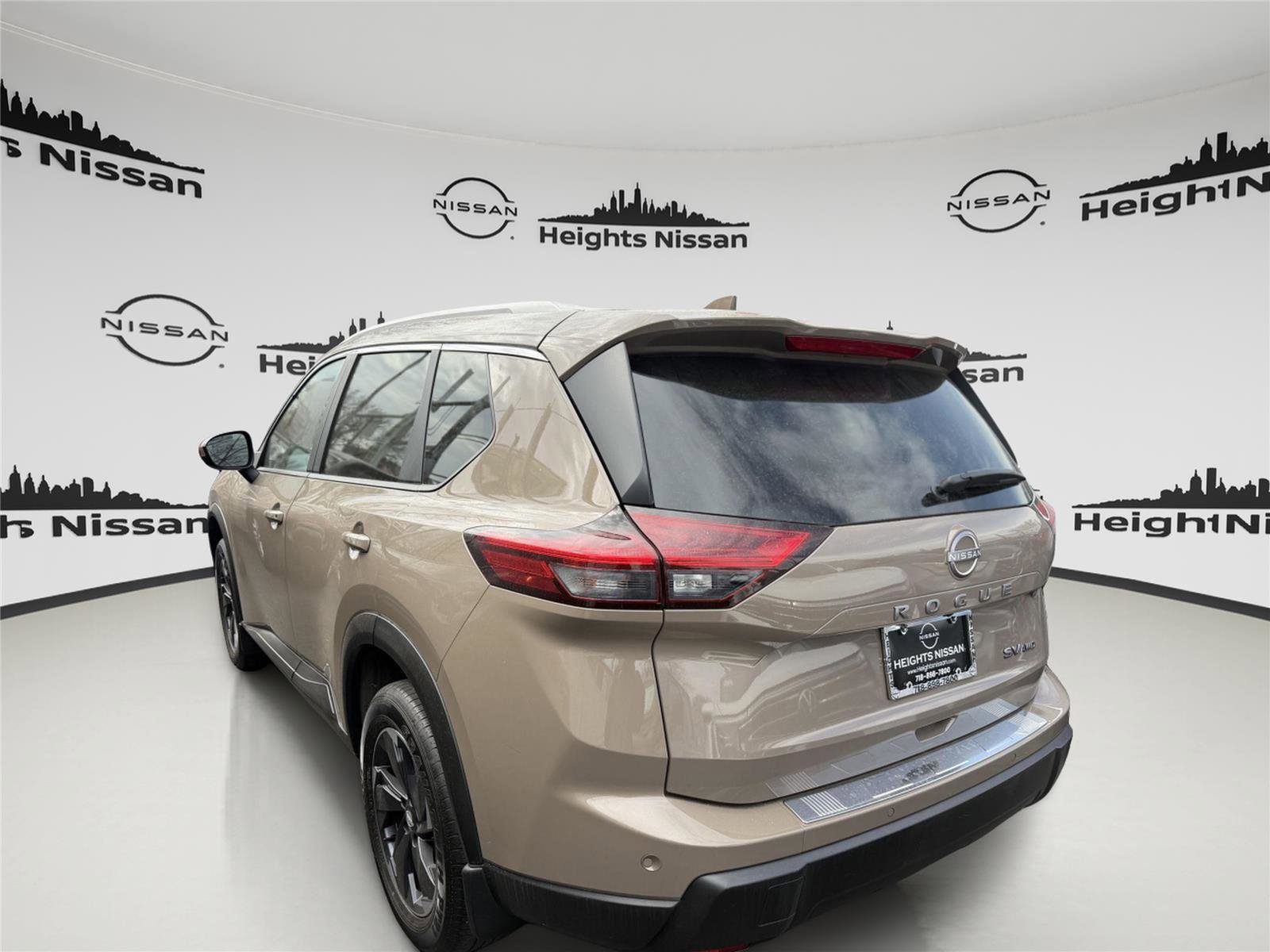 Used 2024 Nissan Rogue SV w/ SV Premium Package image 2