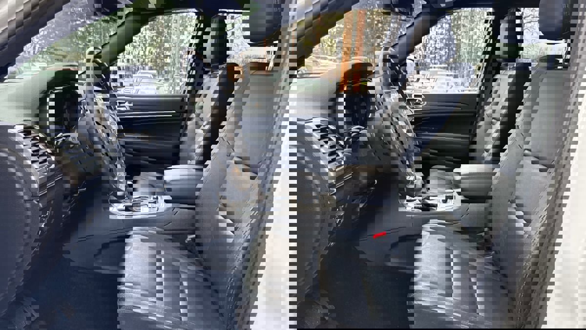 Used 2022 Jeep Grand Cherokee Limited image 9