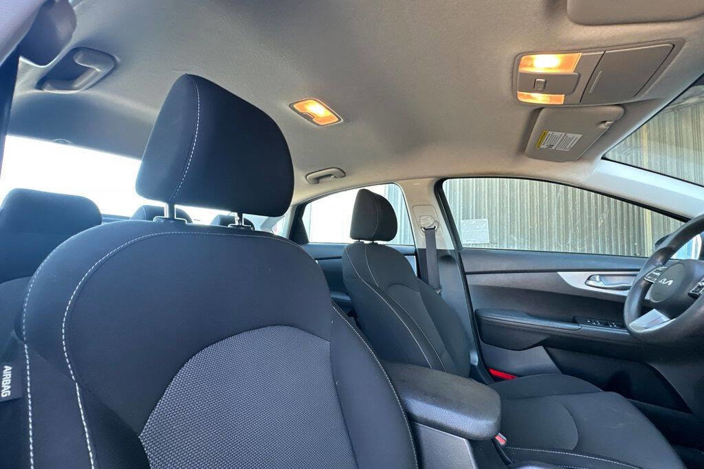 Used 2023 Kia Forte LXS image 15