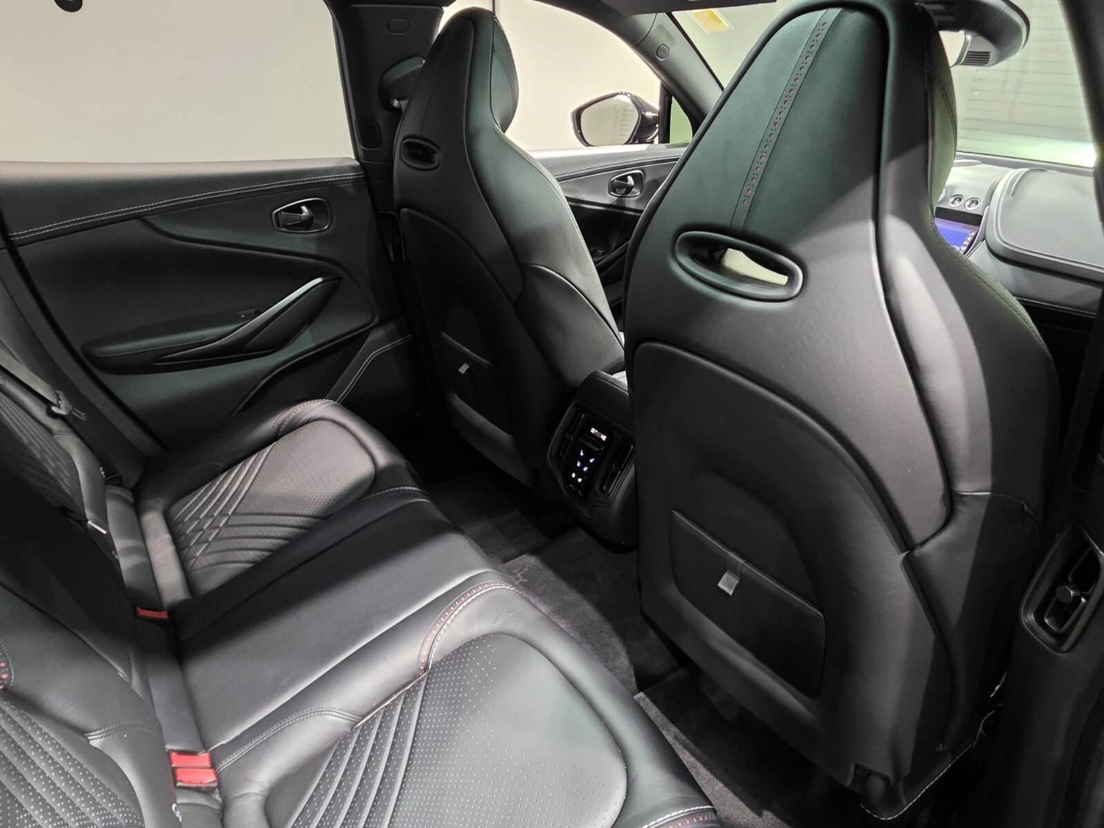 Used 2021 Aston Martin DBX image 22