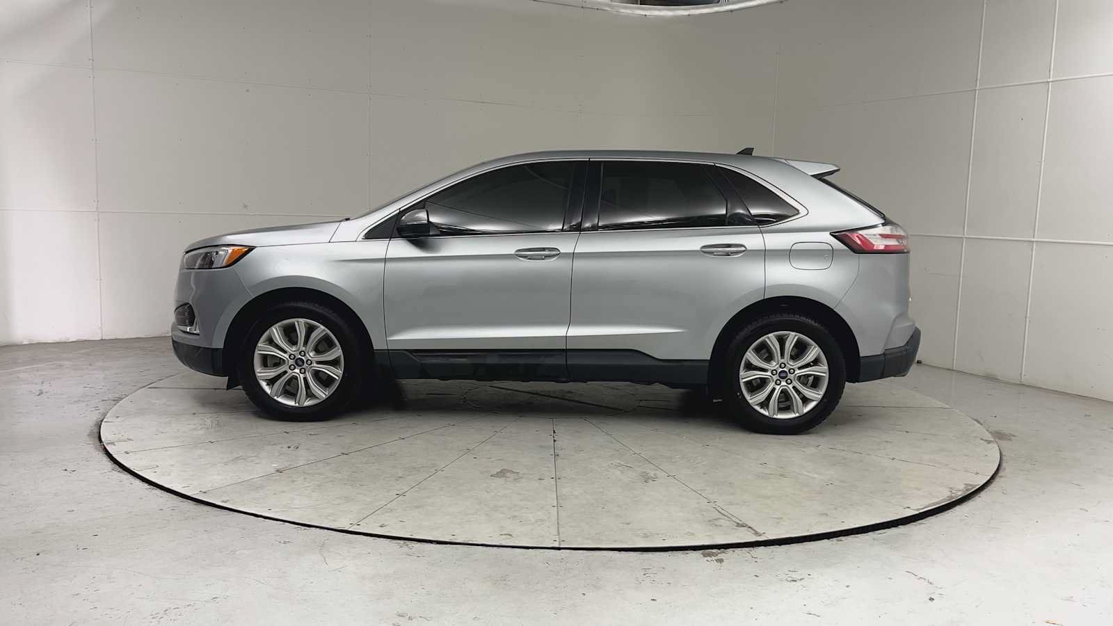 Used 2022 Ford Edge Titanium AWD/4WD image 5
