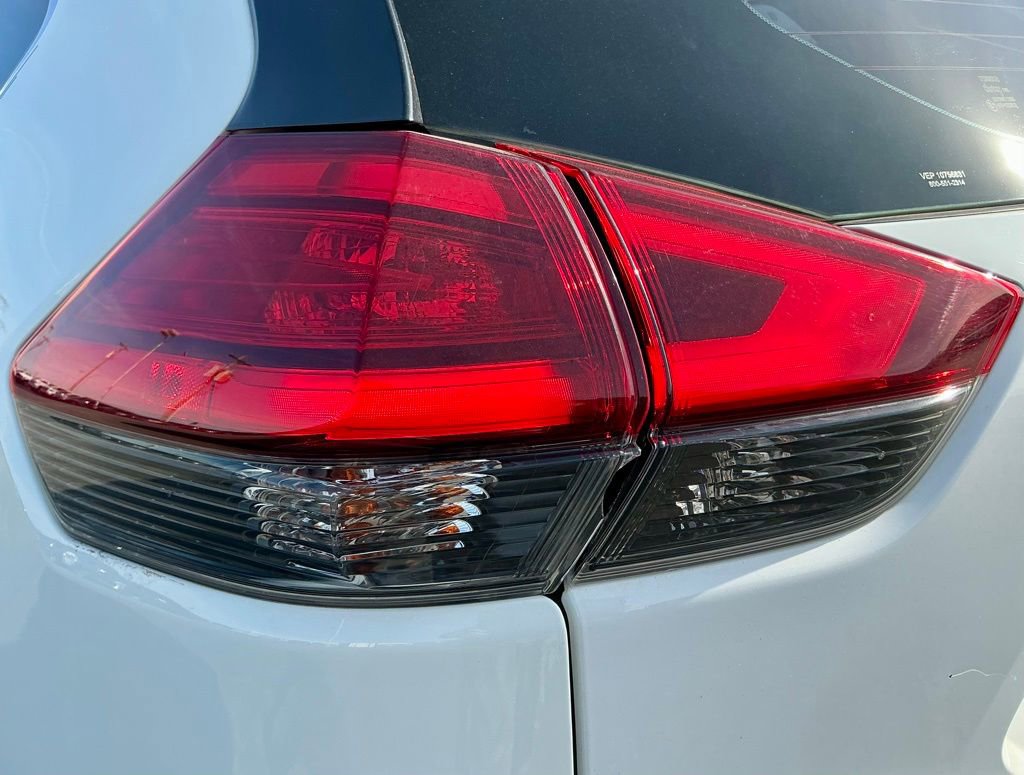 Used 2017 Nissan Rogue S image 14