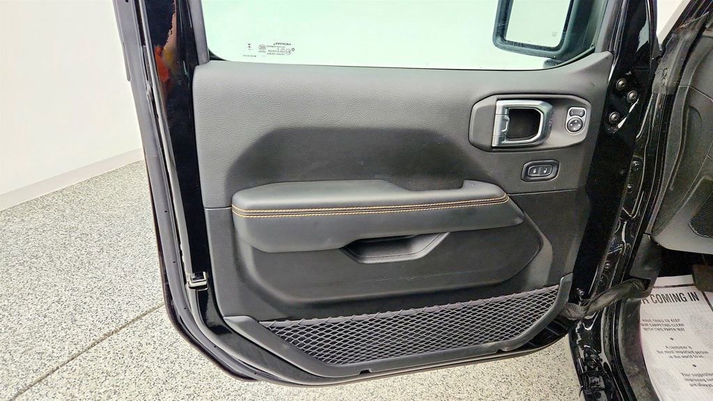 Used 2025 Jeep Wrangler Unlimited Sahara w/ Safety Group image 10