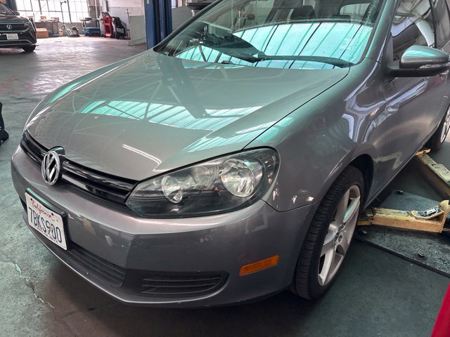 Used 2013 Volkswagen Golf 2-Door FWD image 2