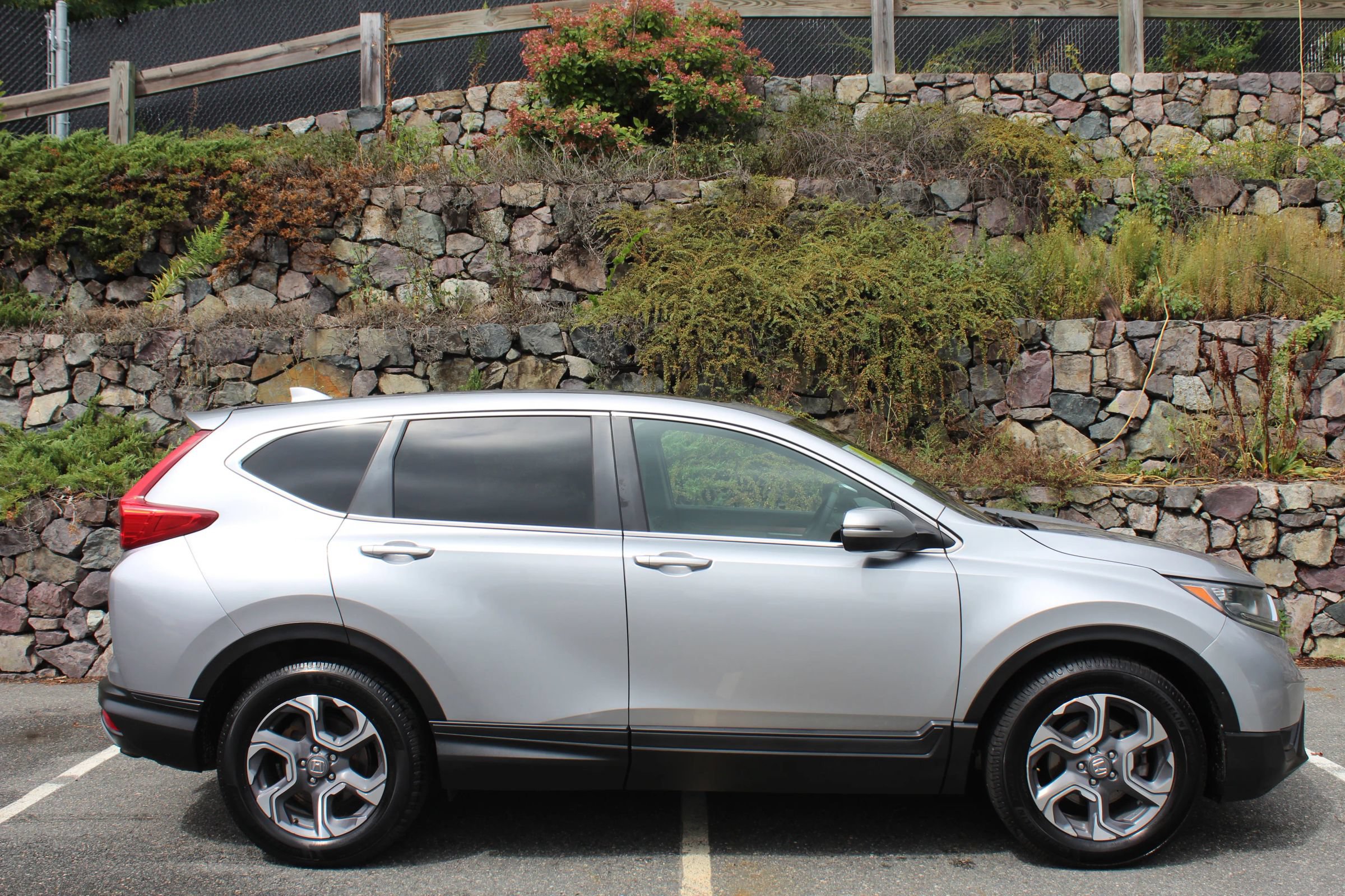 Used 2018 Honda CR-V EX image 5
