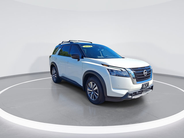 Used 2024 Nissan Pathfinder SL AWD/4WD image 2
