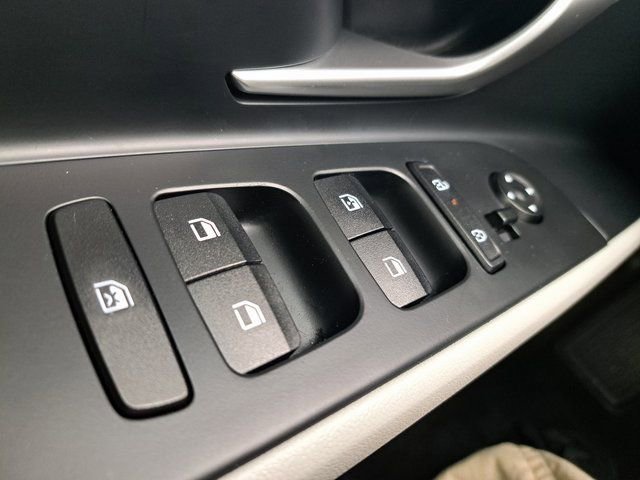 Used 2025 Hyundai Elantra Limited image 27