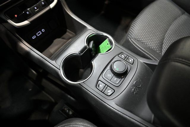 Used 2022 GMC Terrain SLE w/ Driver Convenience Package image 18