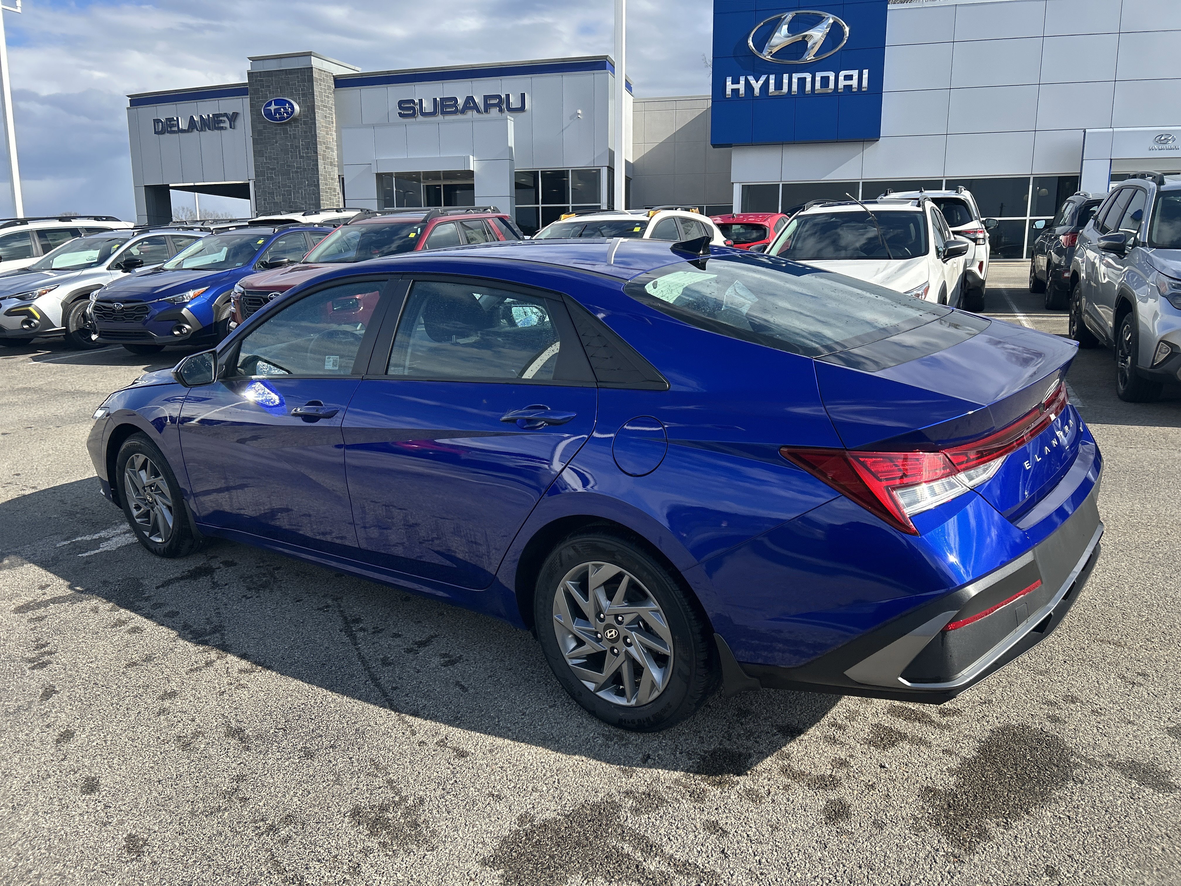 Used 2025 Hyundai Elantra Blue image 14
