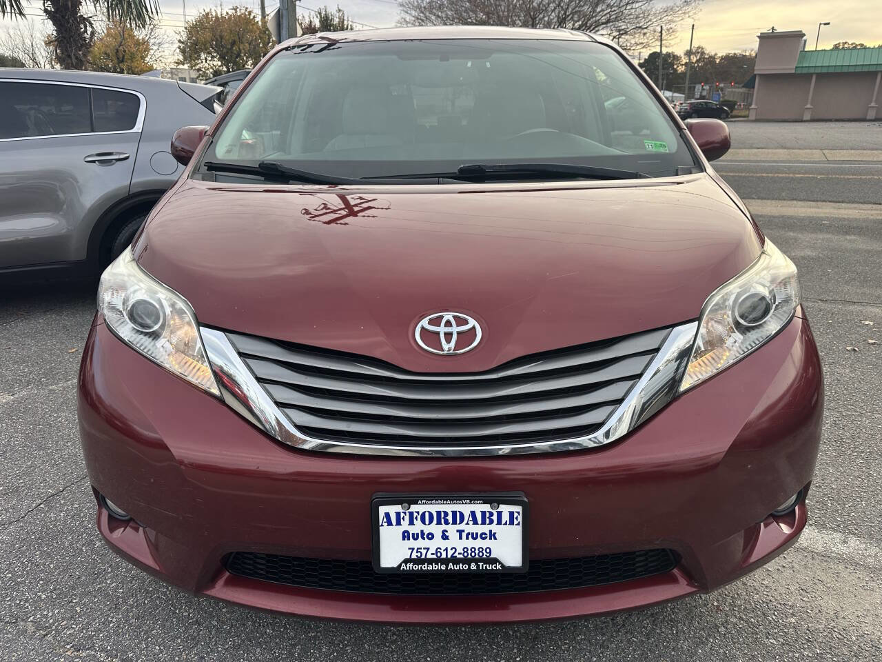 Used 2011 Toyota Sienna XLE image 10