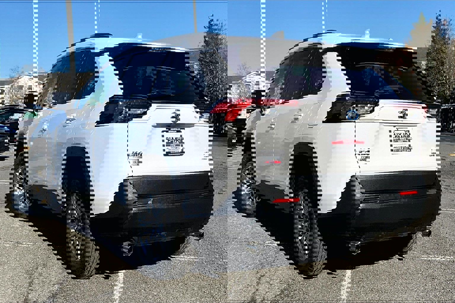 Used 2022 Toyota RAV4 LE image 11