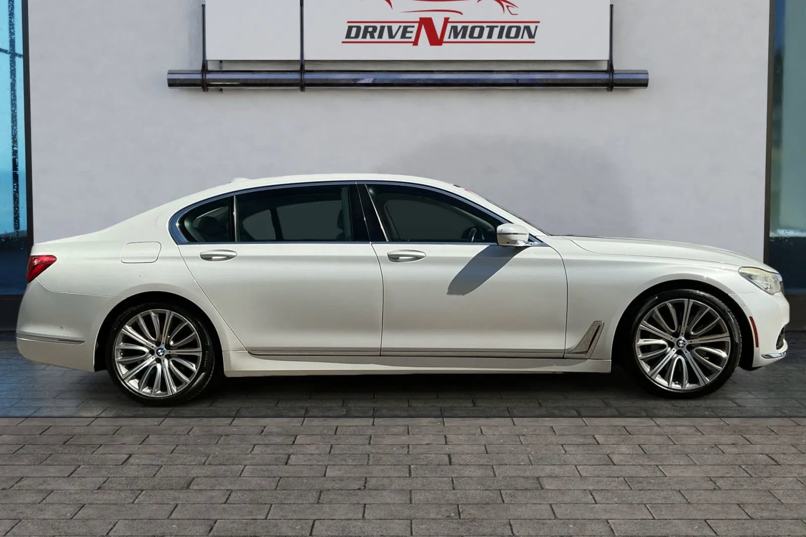 Used 2016 BMW 750i xDrive image 3