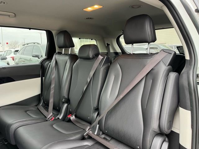 Certified 2024 Kia Carnival EX image 37