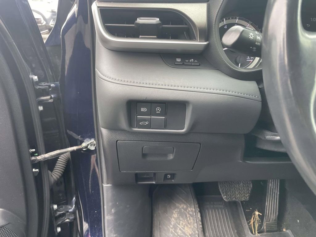 Used 2023 Toyota Highlander LE image 31