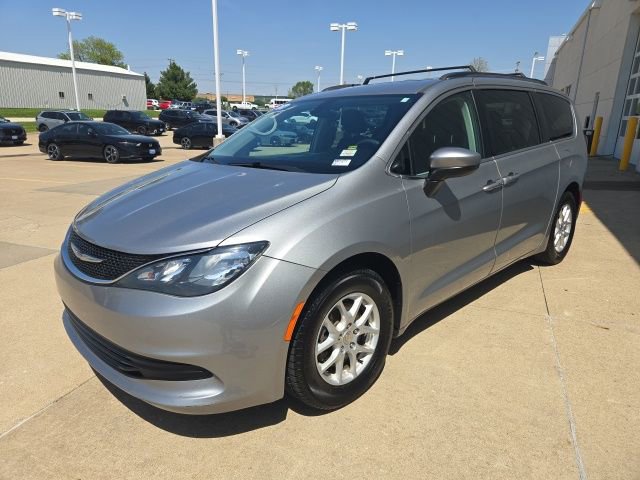 Used 2017 Chrysler Pacifica Touring FWD image 4