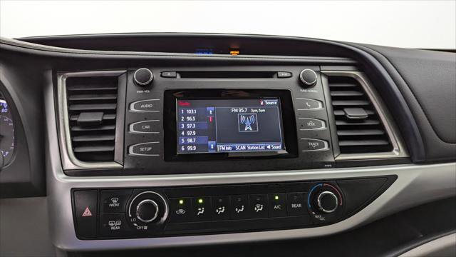 Used 2019 Toyota Highlander LE image 26