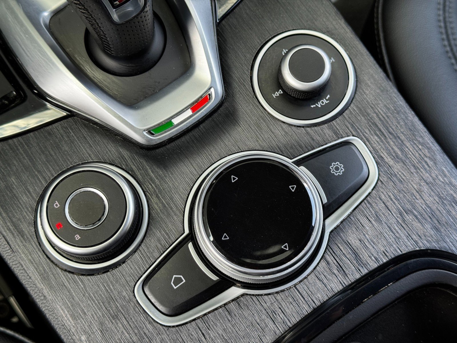 Used 2024 Alfa Romeo Stelvio Sprint image 31