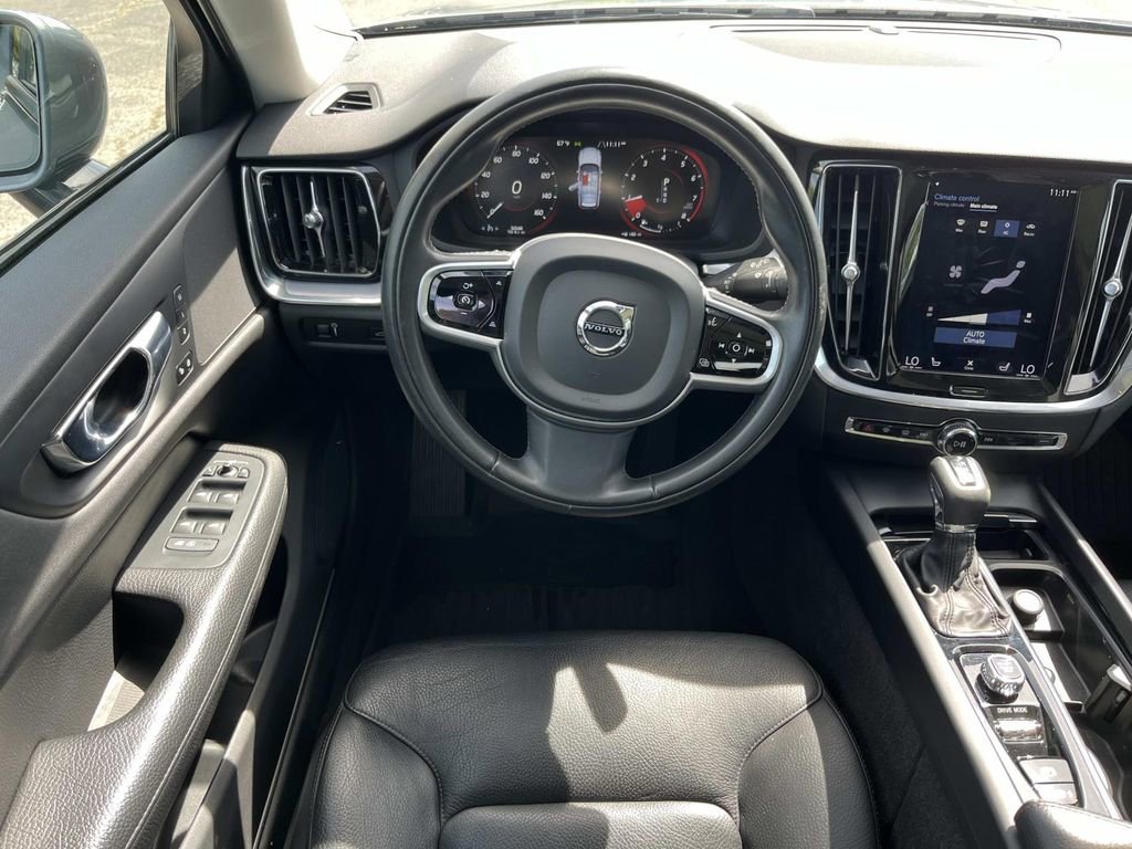 Used 2020 Volvo V60 T5 Momentum w/ Protection Package image 14