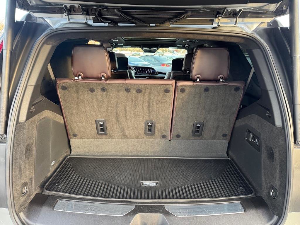 Used 2024 Cadillac Escalade V w/ LPO, ONYX Package image 25
