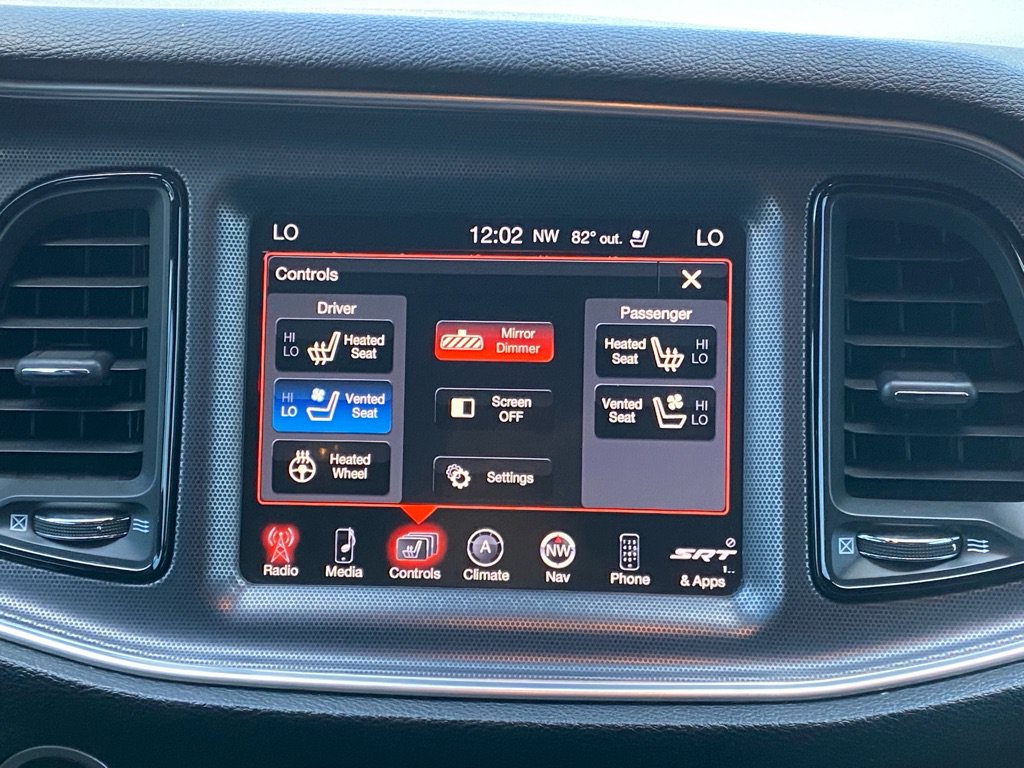 Used 2015 Dodge Challenger SRT RWD image 20