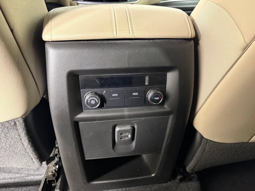 Used 2022 Chevrolet Traverse LT AWD/4WD image 46