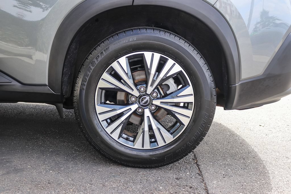 Used 2023 Nissan Rogue SV FWD image 11