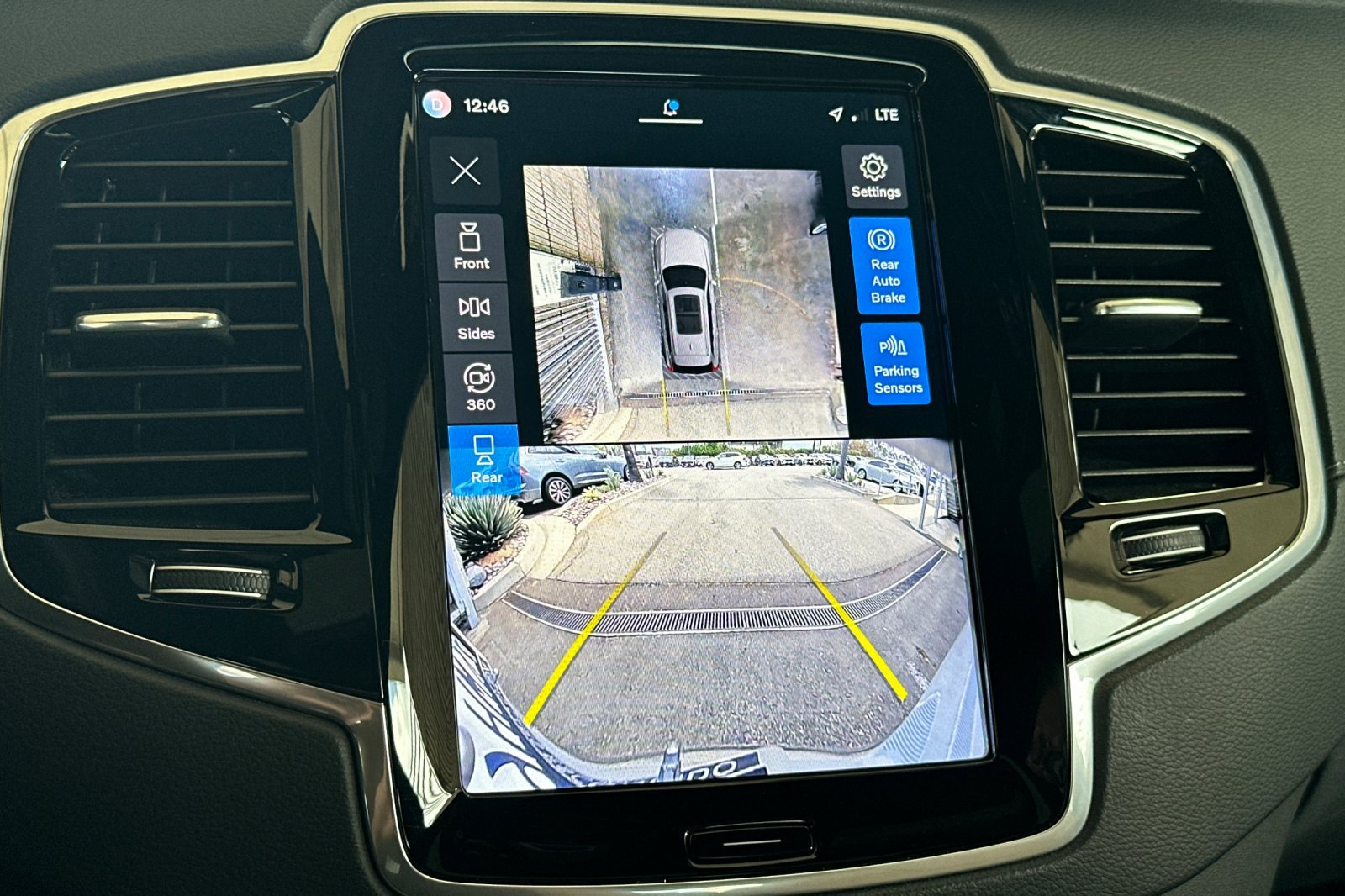 Certified 2024 Volvo XC90 T8 Ultimate w/ Lounge Package AWD/4WD image 26