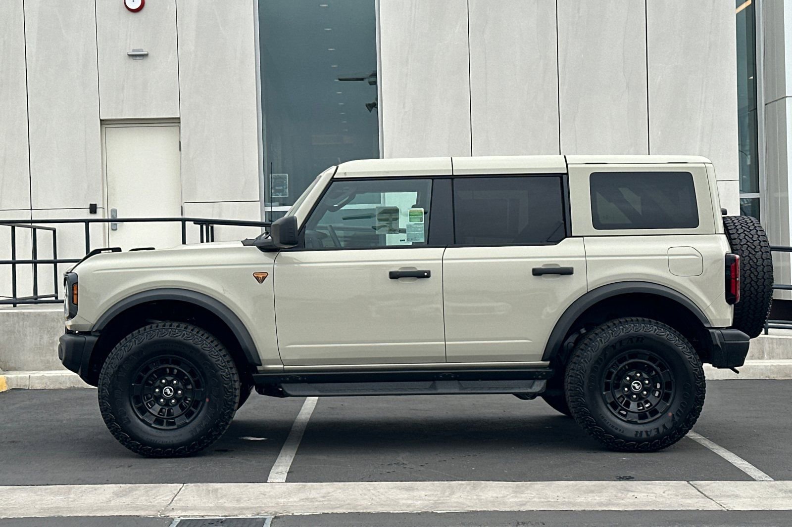New 2026 Ford Bronco Badlands image 6