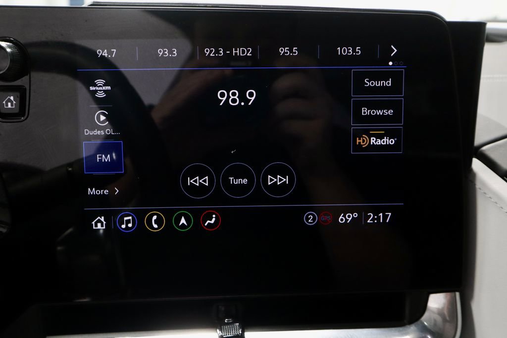 Used 2021 Chevrolet Corvette Stingray Premium Cpe w/ Z51 Performance Package image 3