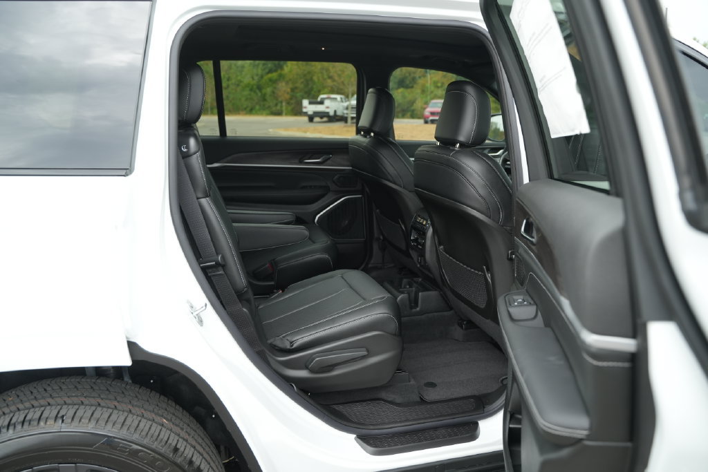 New 2027 Jeep Grand Cherokee L Limited AWD/4WD image 21