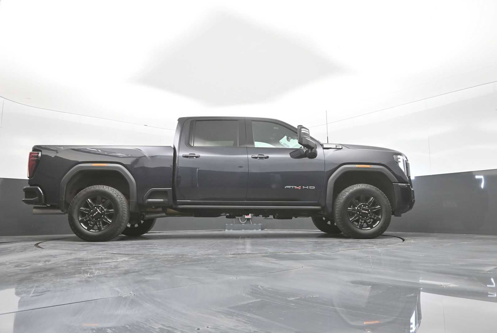 Used 2024 GMC Sierra 2500 AT4 w/ AT4 Premium Plus Package AWD/4WD image 43