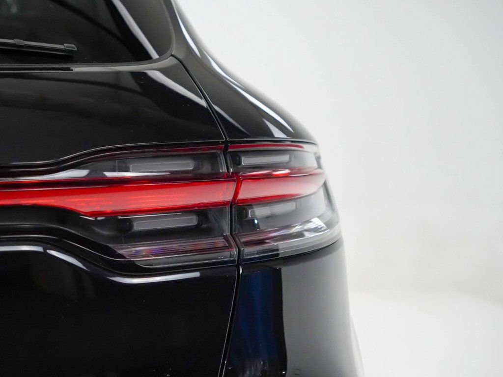 Used 2025 Porsche Macan image 12