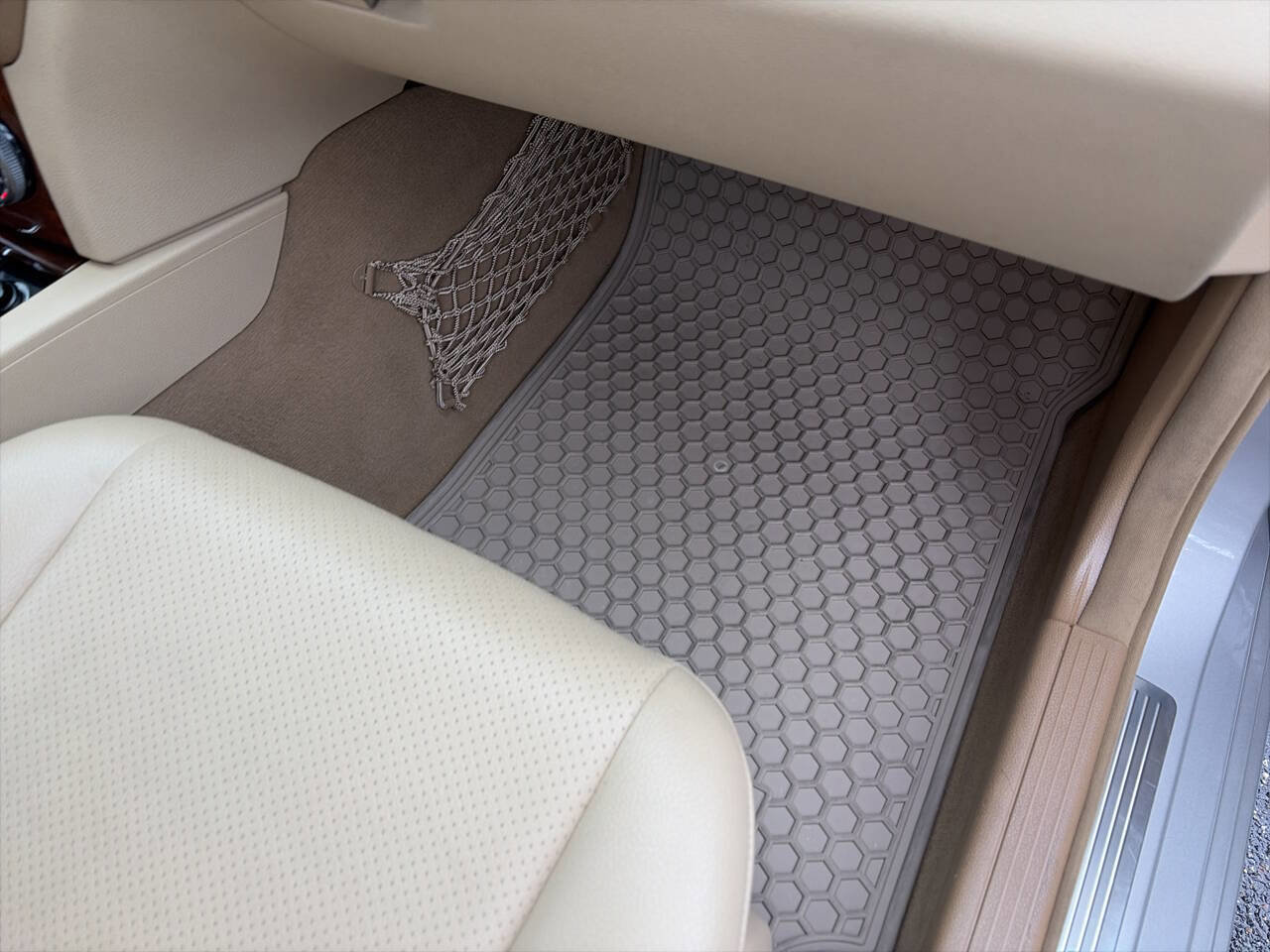 Used 2008 Mercedes-Benz C 300 Sedan image 21