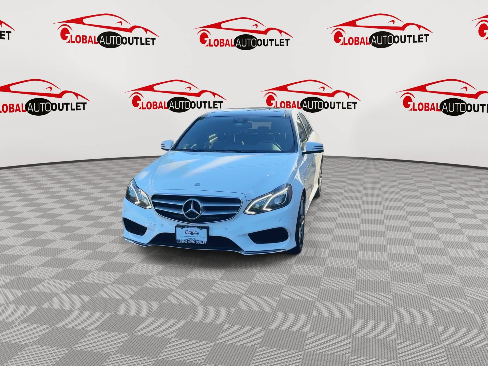 Used 2016 Mercedes-Benz E 400 Sedan image 3