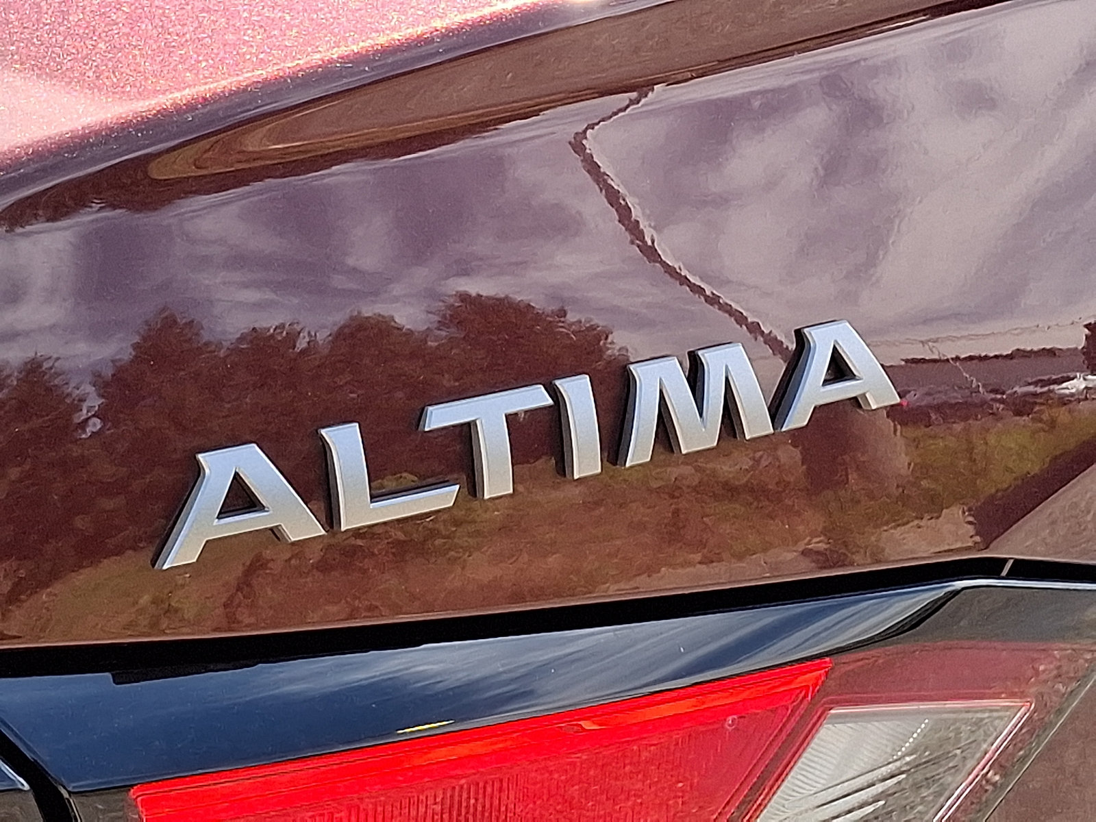 Used 2024 Nissan Altima 2.5 SV w/ SV Premium Package FWD image 30