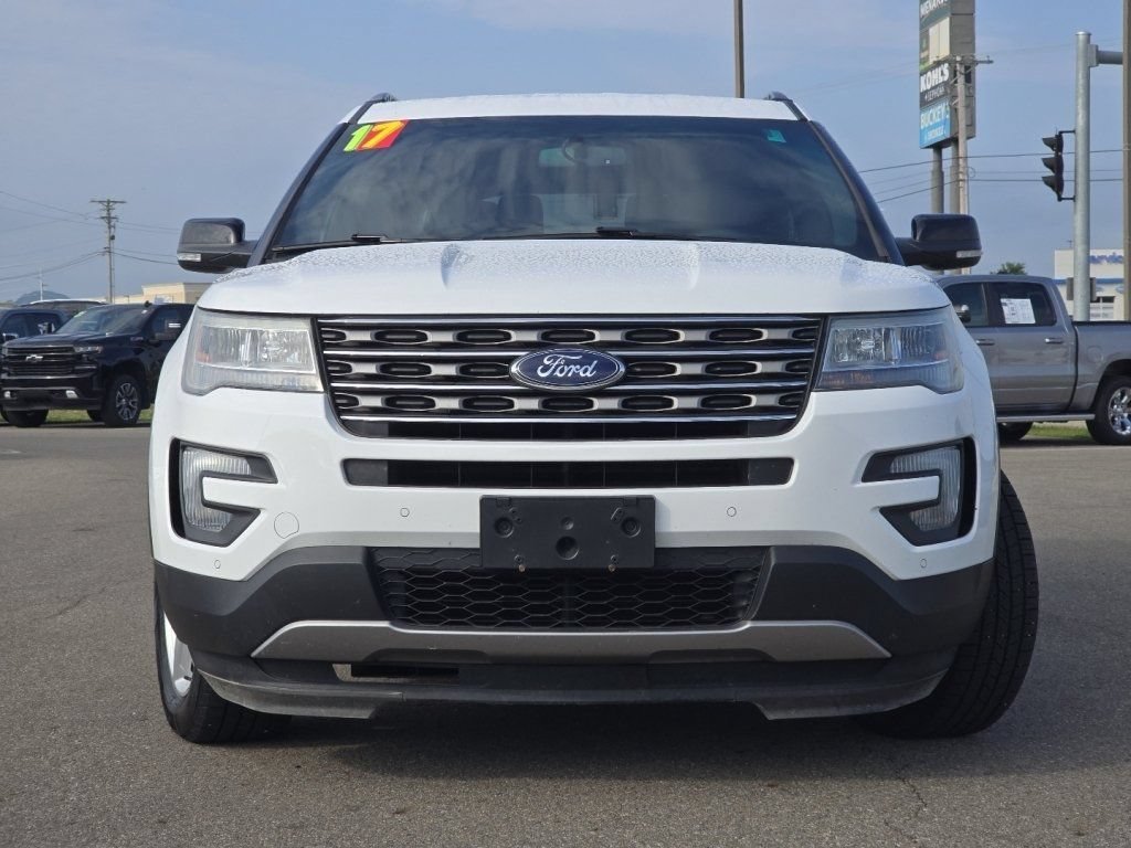 Used 2017 Ford Explorer XLT w/ Equipment Group 202A AWD/4WD image 10