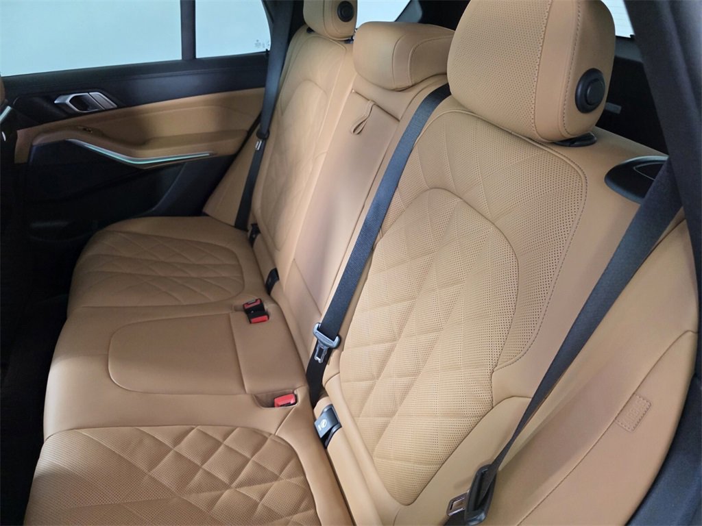 Used 2025 BMW X5 xDrive50e w/ Parking Assistance Package image 16
