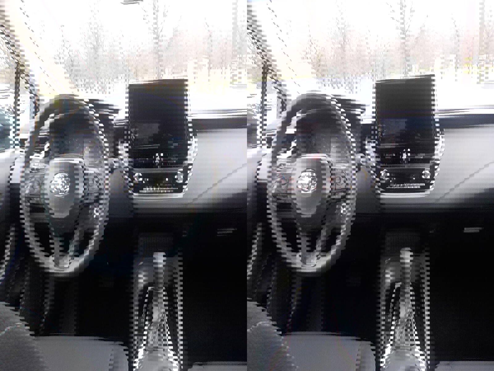 Used 2025 Toyota Corolla LE FWD image 14