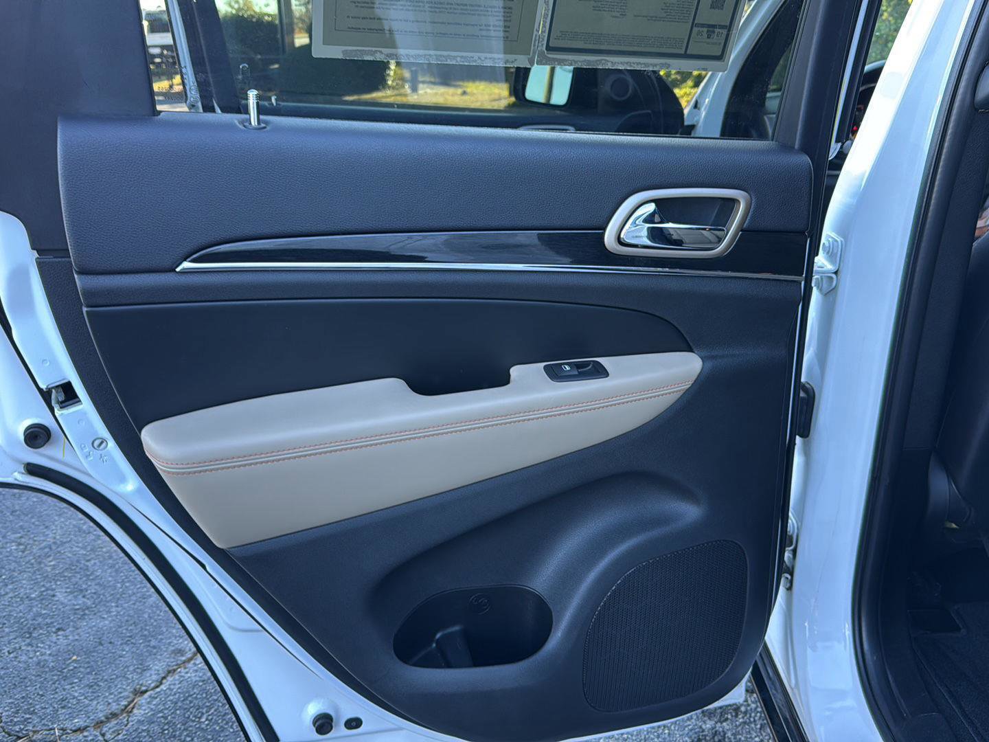 Used 2016 Jeep Grand Cherokee Limited 75th Anniversary image 15