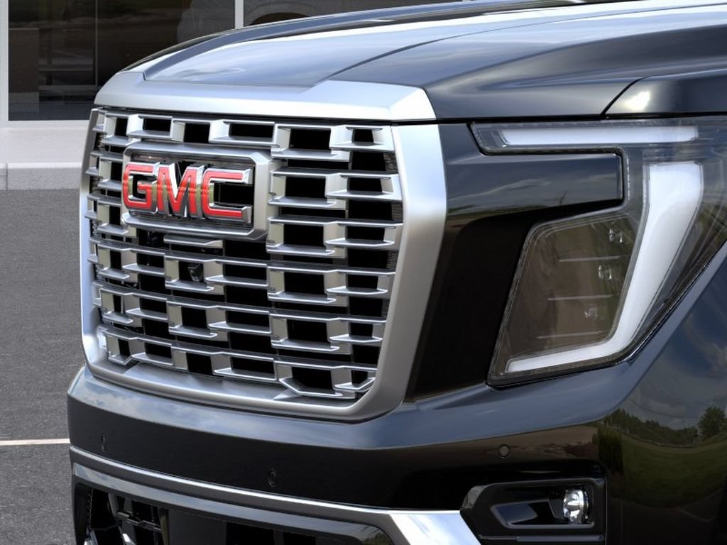 Used 2025 GMC Yukon Denali w/ Sun & Power Step Package AWD/4WD image 13
