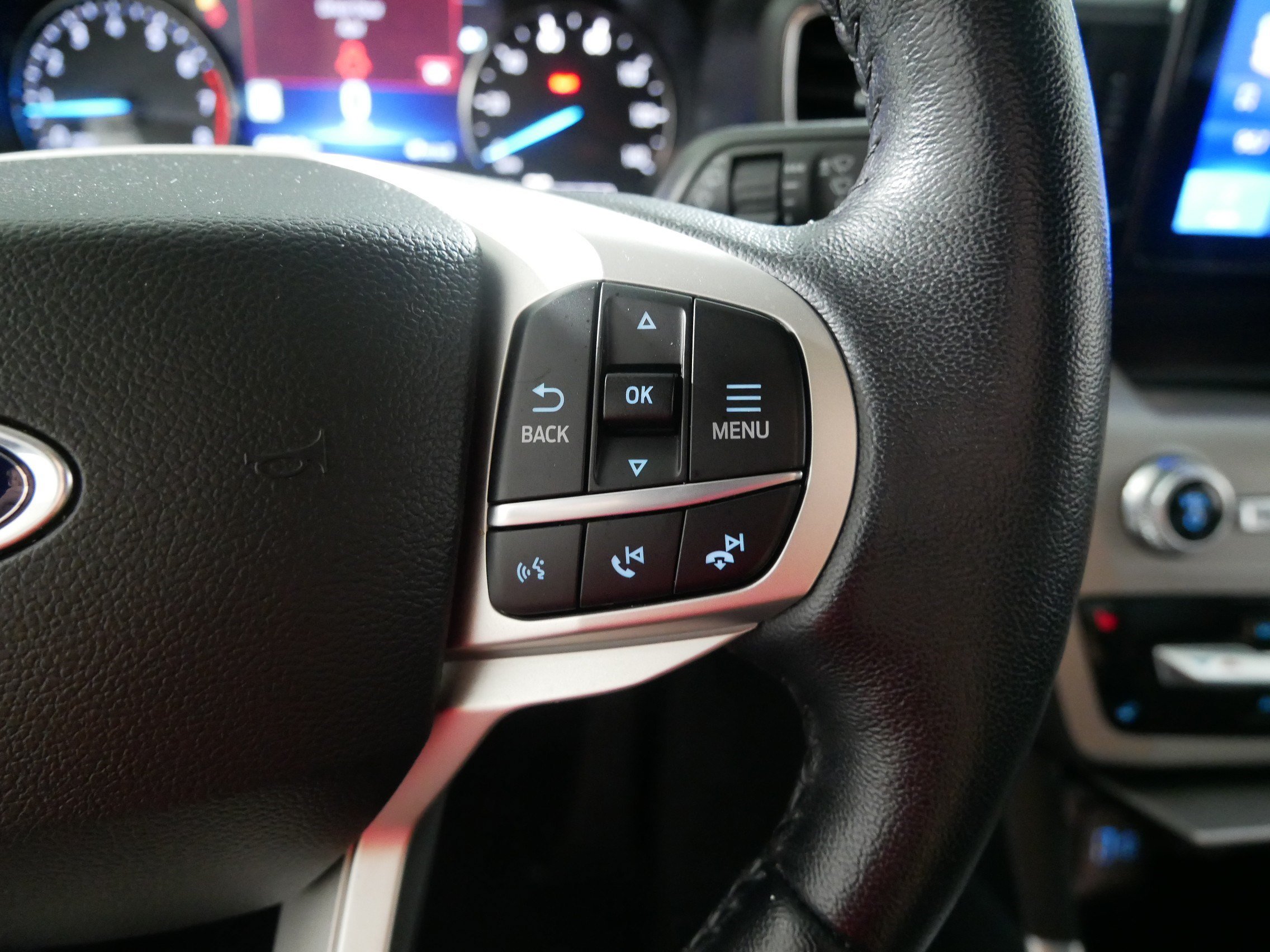 Used 2023 Ford Explorer XLT AWD/4WD image 28
