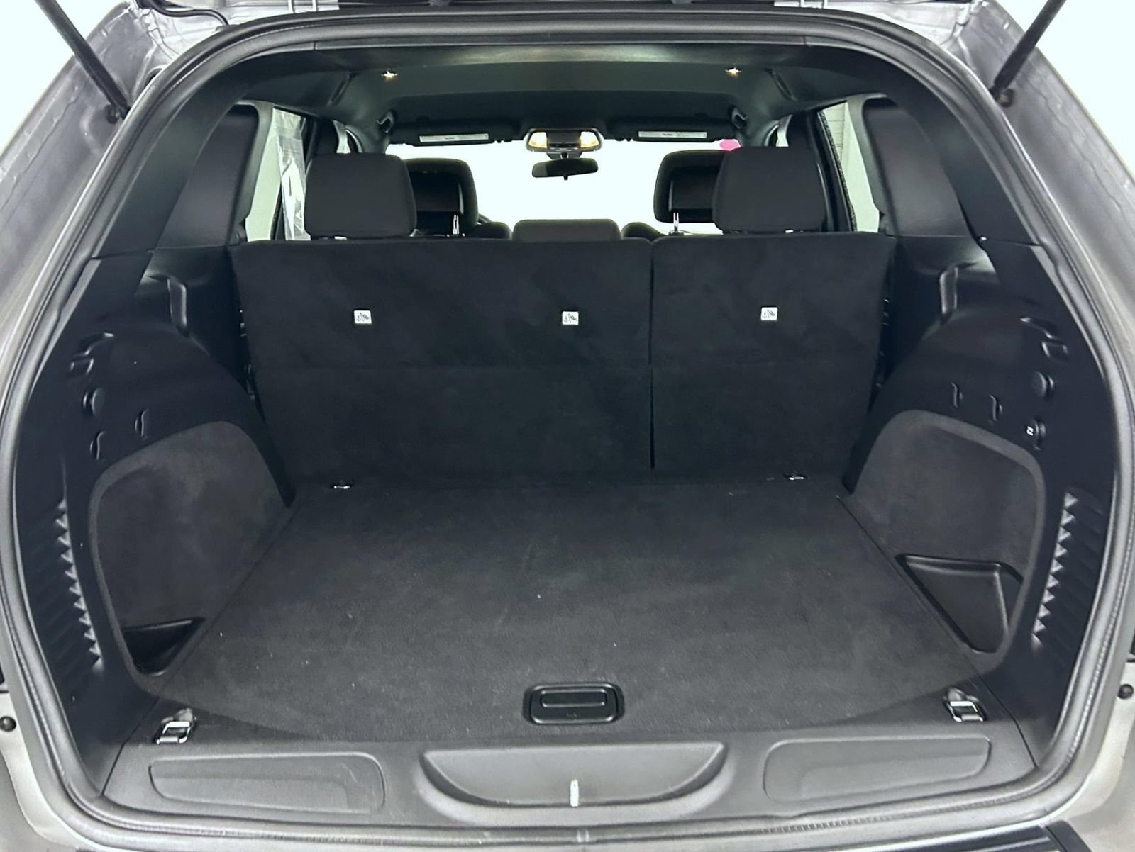 Used 2019 Jeep Grand Cherokee Laredo AWD/4WD image 22