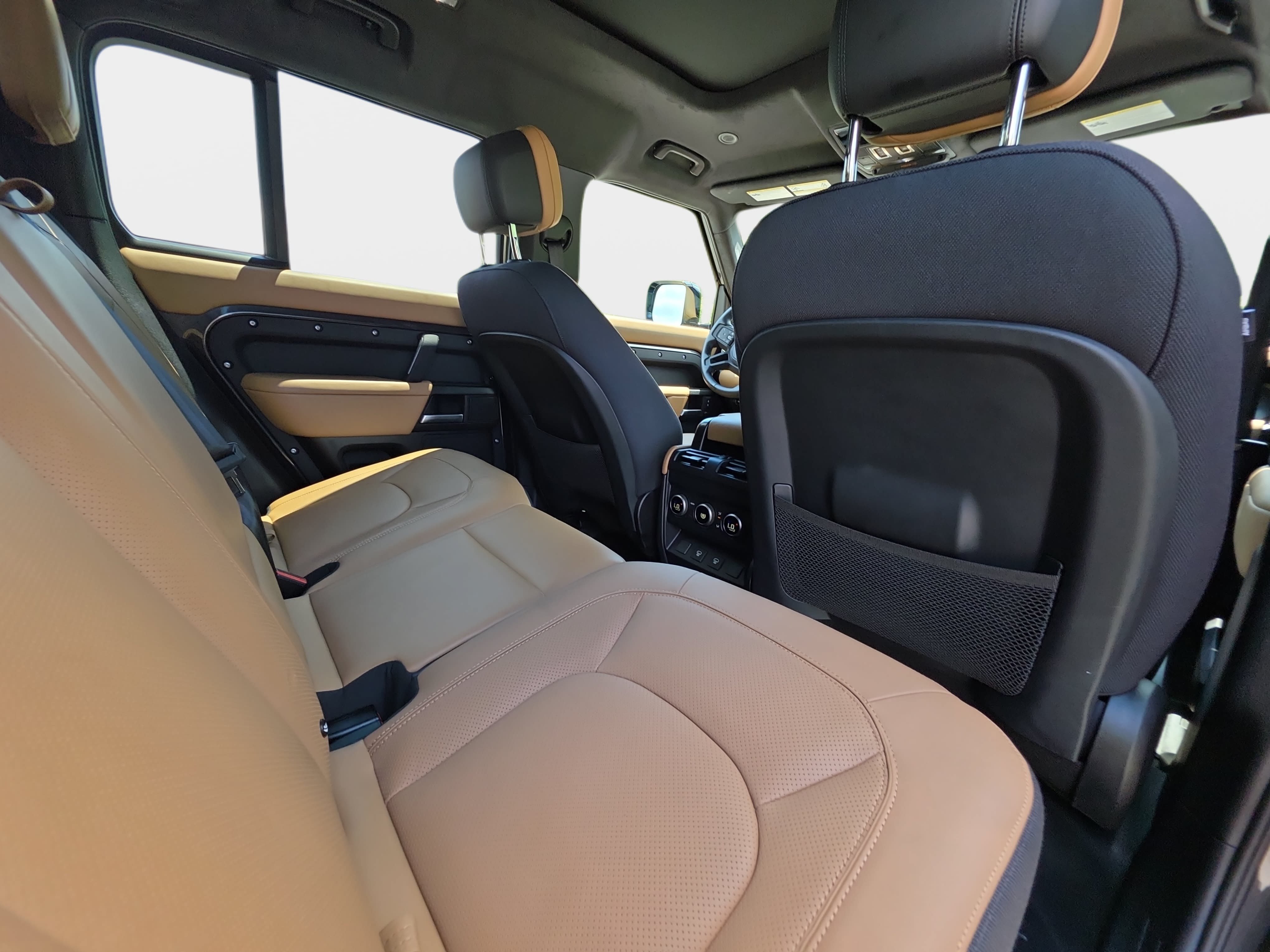 Used 2025 Land Rover Defender 110 V8 AWD/4WD image 11