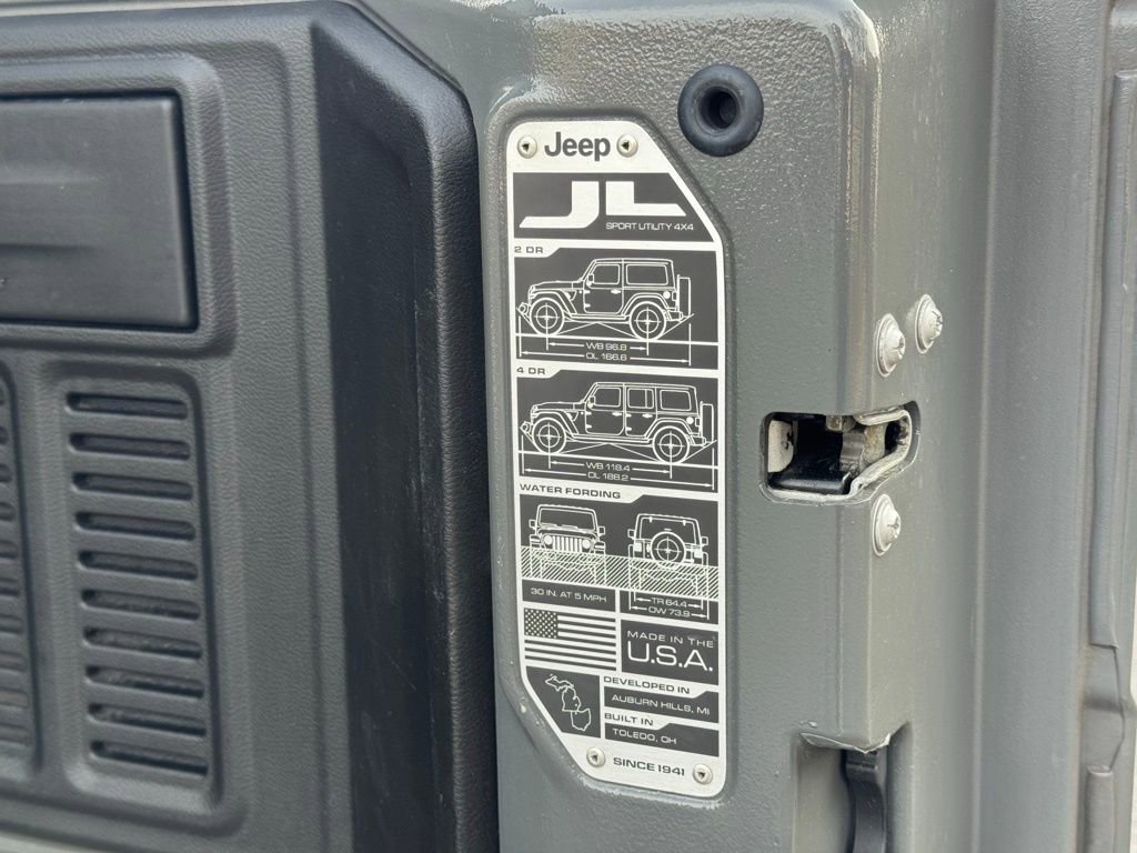 Used 2019 Jeep Wrangler Unlimited Sahara image 16