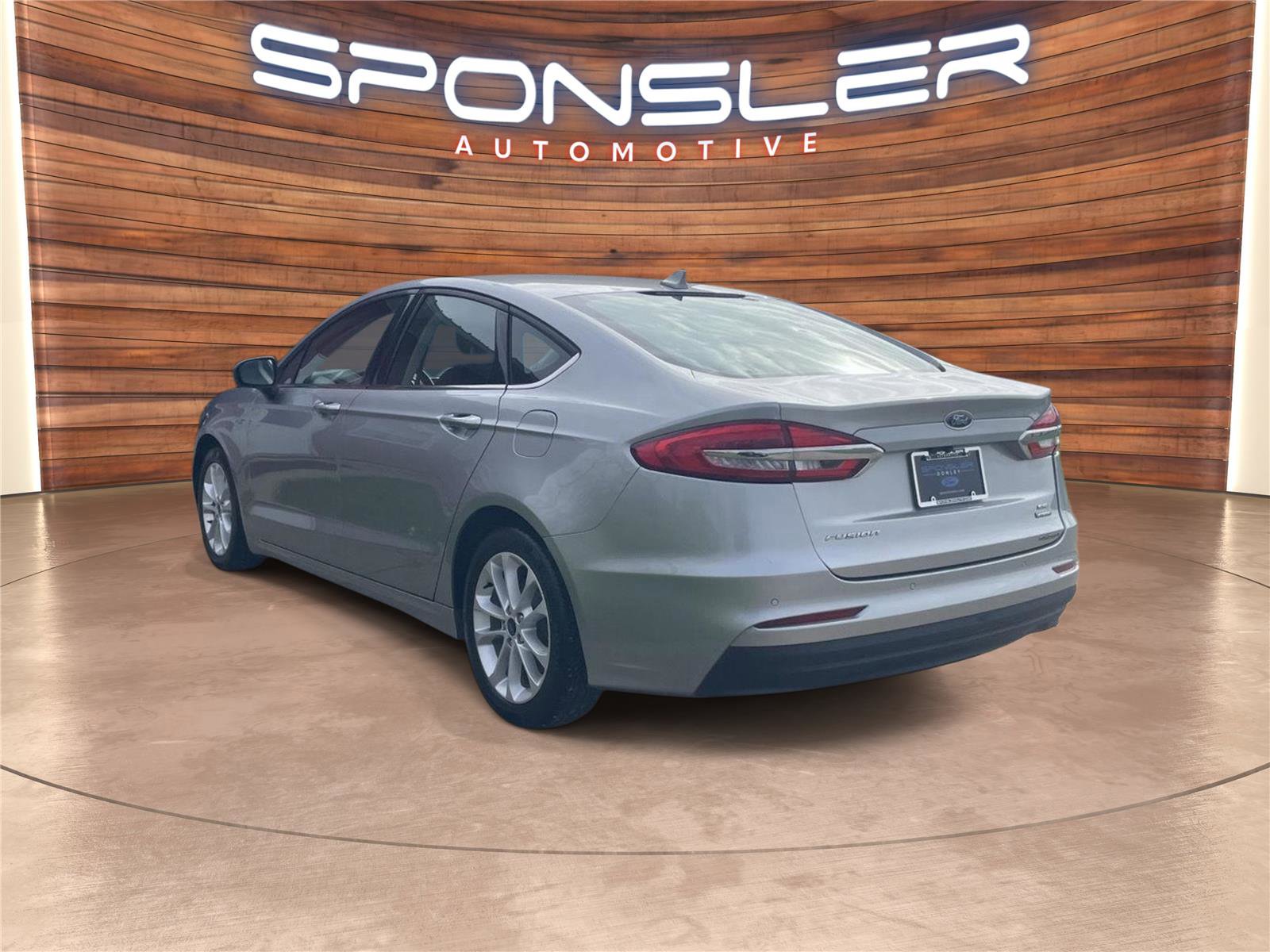 Used 2020 Ford Fusion SE image 3