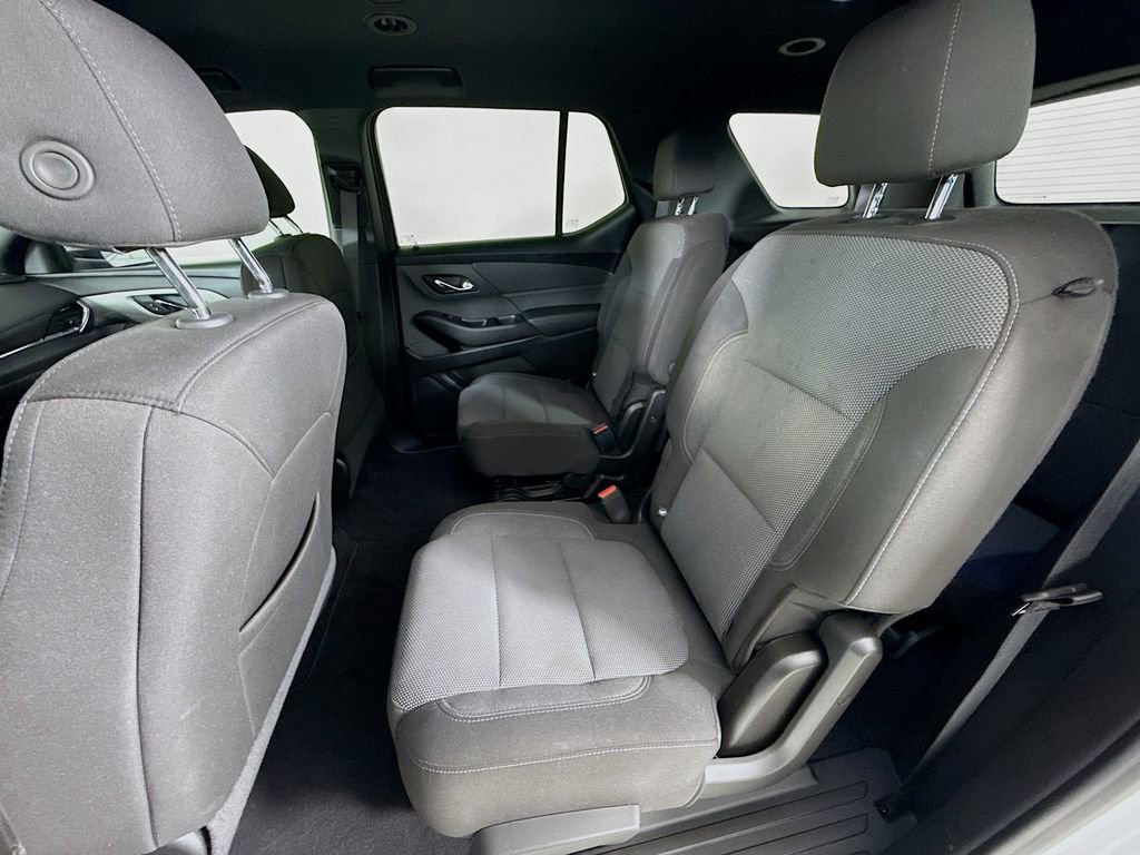 Used 2023 Chevrolet Traverse LT w/ Rear Camera Mirror Package image 25